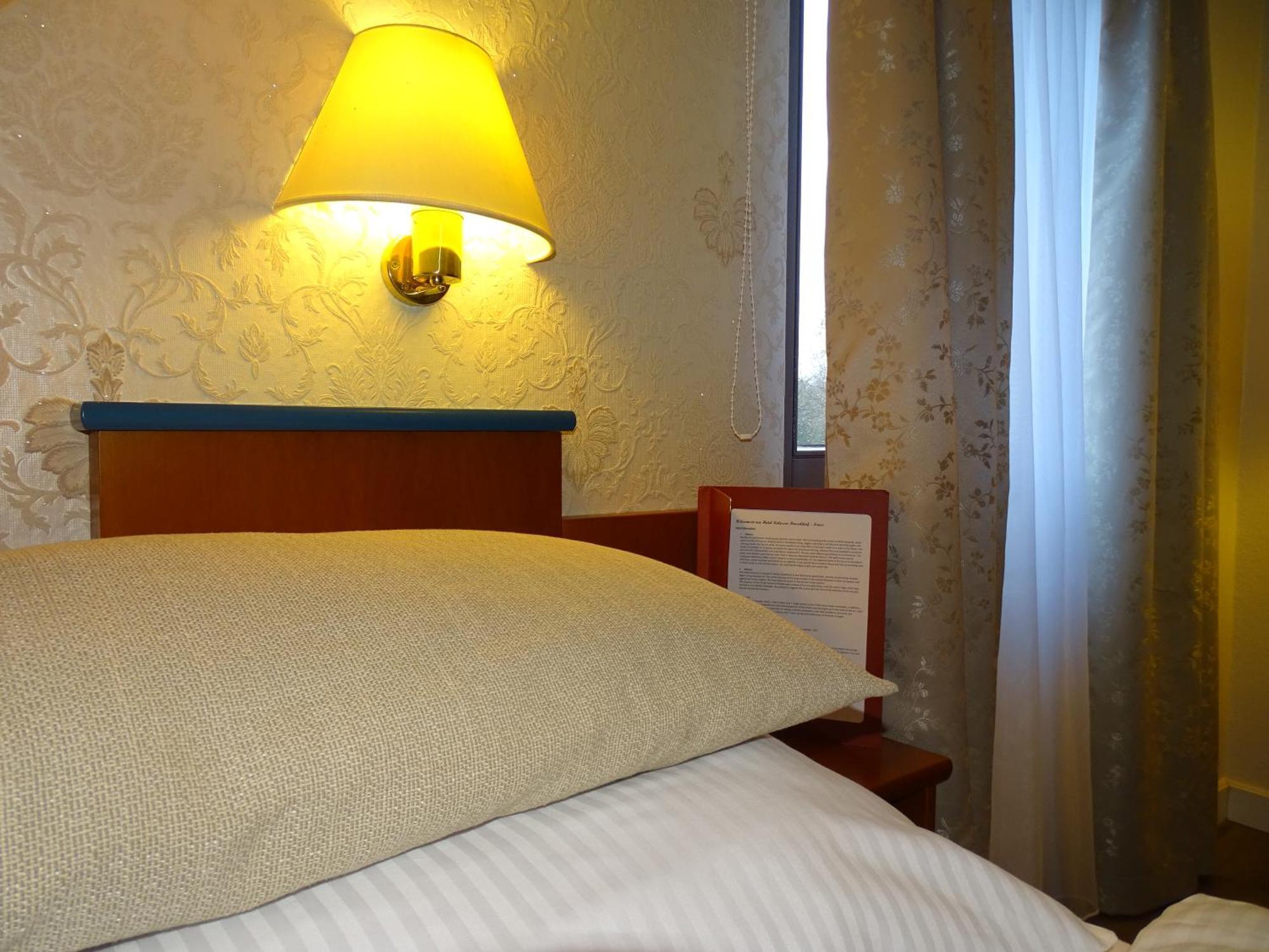 Hotel Kolossos Duesseldorf - Neuss Room photo